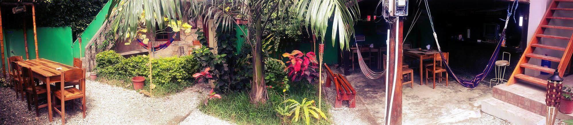 Hostal Moai Montanita Exterior photo